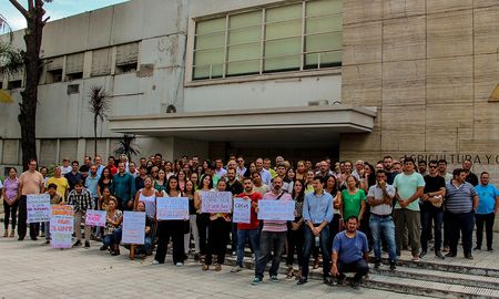 Los trabajadores del Ministerio de Desarrollo Productivo, ya se habían manifestado por el mismo motivo, el pasado 22 de febrero. Los trabajadores del Ministerio de Desarrollo Productivo, ya se habían manifestado por el mismo motivo, el pasado 22 de febrero.