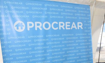 Unas 160.920 personas que se inscribieron en todo el país para acceder a los créditos para refacciones del nuevo plan Procrear. Unas 160.920 personas que se inscribieron en todo el país para acceder a los créditos para refacciones del nuevo plan Procrear.