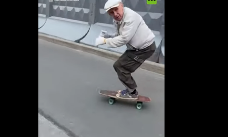 Hombre de 73 años se hizo viral en las redes sociales por su habilidad con el skate. Hombre de 73 años se hizo viral en las redes sociales por su habilidad con el skate.