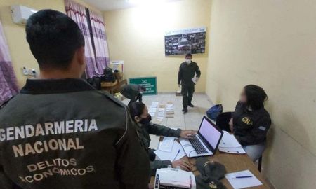 secuestran $25 millones escondidos en camiones y hay sospechas de narcotrafico secuestran $25 millones escondidos en camiones y hay sospechas de narcotrafico