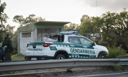 El suceso ocurrió cuando los falsos gendarmes montaron un falso control en el kilometro 27 de la ruta. El suceso ocurrió cuando los falsos gendarmes montaron un falso control en el kilometro 27 de la ruta.