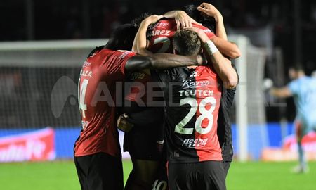 Colón se puso en ventaja sobre Barracas Central a los 39 minutos de juego a través de los pies de Juan Pablo Álvarez. Colón se puso en ventaja sobre Barracas Central a los 39 minutos de juego a través de los pies de Juan Pablo Álvarez.