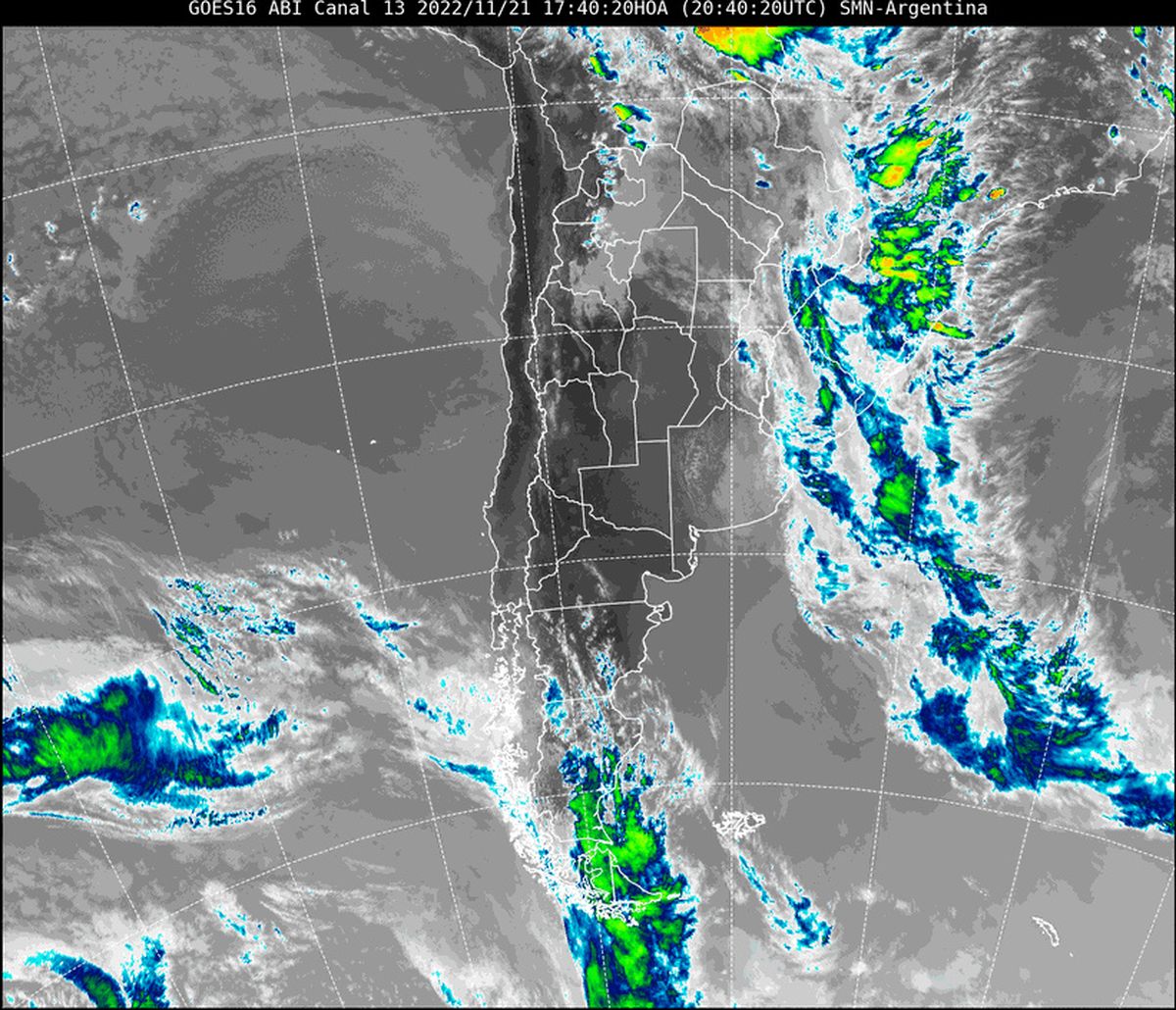En la imagen satelital se observa que la nubosidad se desplaza al este, dejando cielo despejado en nuestra región.