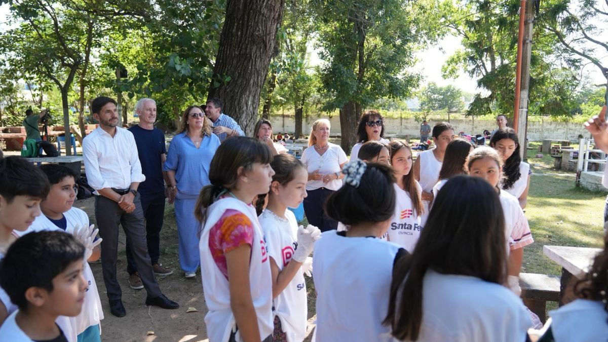 La ministra de Salud confirmó que ya se aplicaron más de 158.000 dosis de la vacuna contra el dengue y más del 91 % de las personas completó el esquema. La ministra de Salud confirmó que ya se aplicaron más de 158.000 dosis de la vacuna contra el dengue y más del 91 % de las personas completó el esquema.