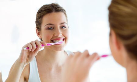Dos recetas naturales para poder llevar una limpieza dental eficaz.