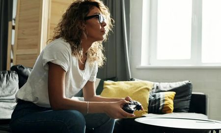 La influencia y participación de mujeres en la industria de los videojuegos ha incrementado en los últimos años, pero aún quedan muchos cristales por romper. La influencia y participación de mujeres en la industria de los videojuegos ha incrementado en los últimos años, pero aún quedan muchos cristales por romper.