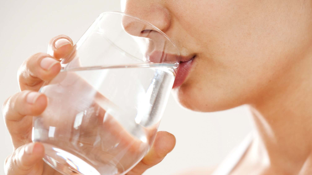 El agua es fundamental para mantener la concentración y el rendimiento mental cada día.