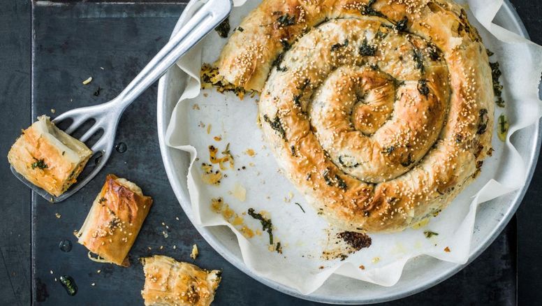 Receta de borek turco de espinaca y queso: la empanada crujiente que se hace con masa filo