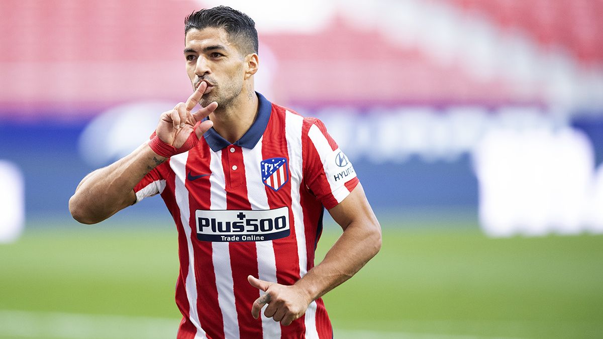 Sólo 20 minutos le alcanzaron a Luis Suárez para marcar sus primeros dos goles con el Atlético Madrid ante el Granada.