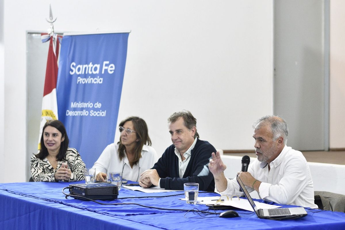 Grooming y ciberacoso: la provincia promueve acciones de concientización y asesoramiento. Grooming y ciberacoso: la provincia promueve acciones de concientización y asesoramiento.