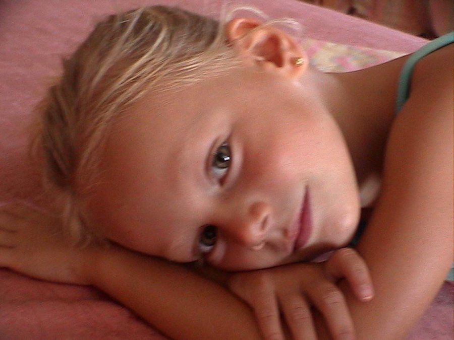 Ester Expósito de niña