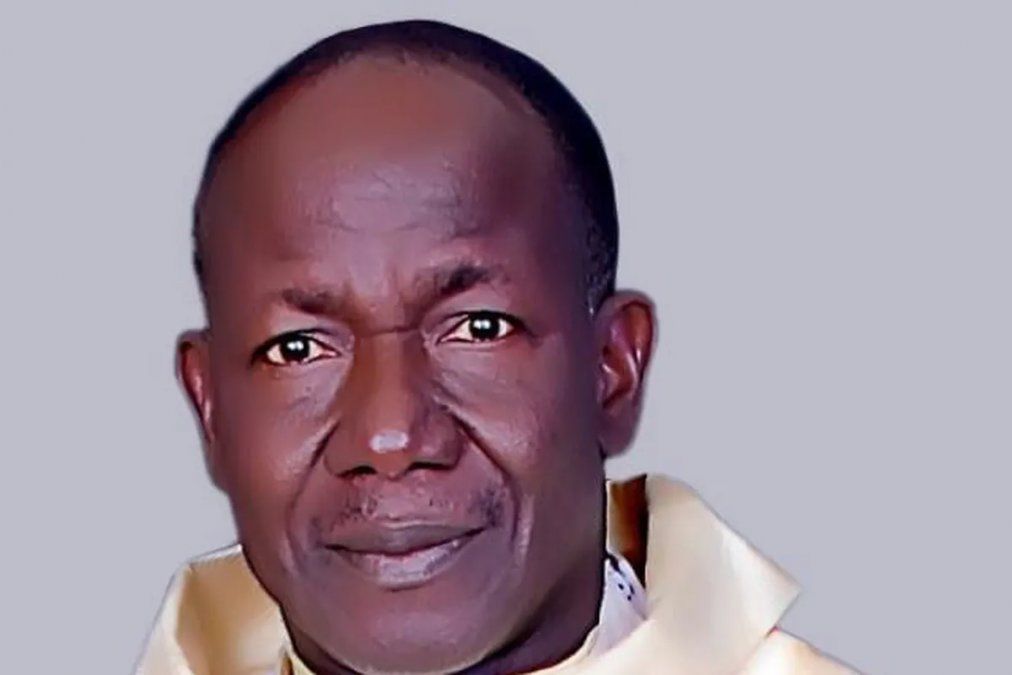 Un sacerdote en Nigeria fue quemado vivo por un grupo armado y crece el clima de violencia
