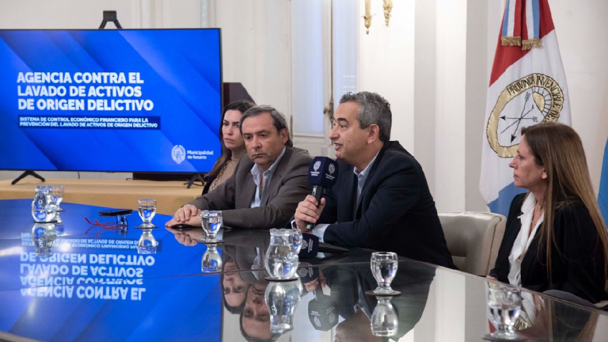 Este lunes, el intendente de Rosario, Pablo Javkin, puso en funciones a la titular de la Agencia de Control Antilavado, María Paula Bruera.