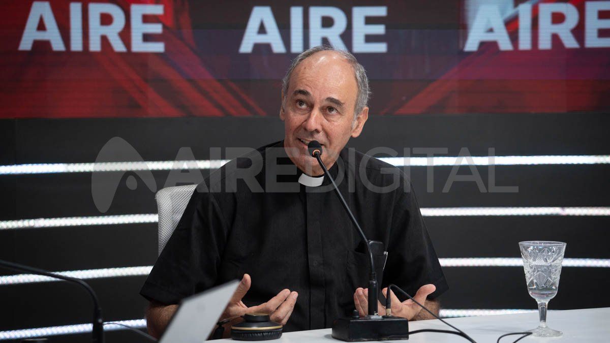 El 8 de marzo el padre Olidio Panigo confirmó a través de las redes sociales que el Arzobispado de Santa Fe había decidido su traslado luego de 23 años de trabajo constante en la Basílica de Guadalupe. El 8 de marzo el padre Olidio Panigo confirmó a través de las redes sociales que el Arzobispado de Santa Fe había decidido su traslado luego de 23 años de trabajo constante en la Basílica de Guadalupe.
