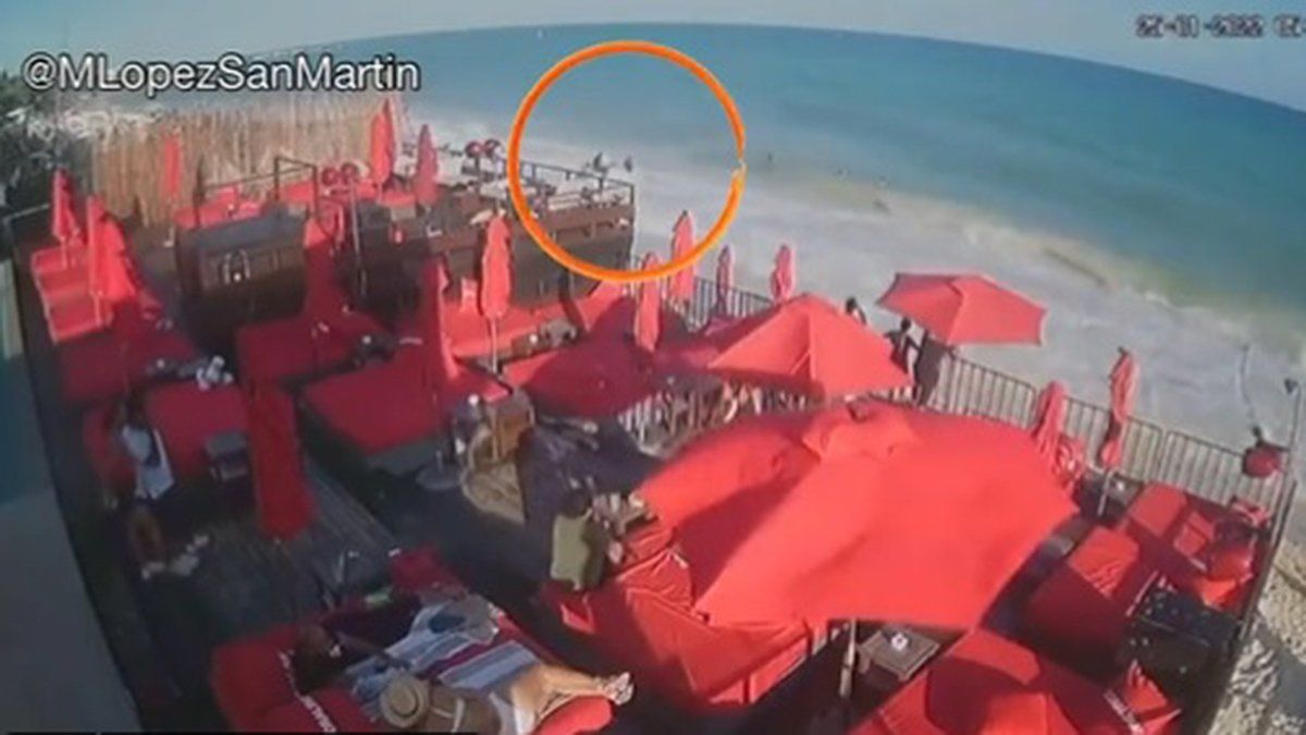 Los asesinos huyeron en una moto de agua.