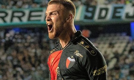 El delantero se encuentra a préstamo en Colón y tiene grandes chances de ser titular frente a River, dueño de su pase y en el cual se formó. El delantero se encuentra a préstamo en Colón y tiene grandes chances de ser titular frente a River, dueño de su pase y en el cual se formó.