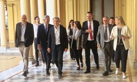 El presidente Javier Milei encabezó hoy en Casa Rosada una nueva reunión de Gabinete que tuvo dos características principales a lo largo de dos horas y media de duración. El presidente Javier Milei encabezó hoy en Casa Rosada una nueva reunión de Gabinete que tuvo dos características principales a lo largo de dos horas y media de duración.