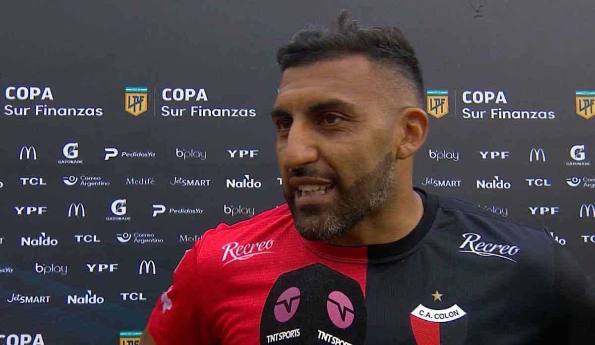 Wanchope Ábila llevó tranquilidad tras pedir el cambio en la goleada de Colón ante Talleres