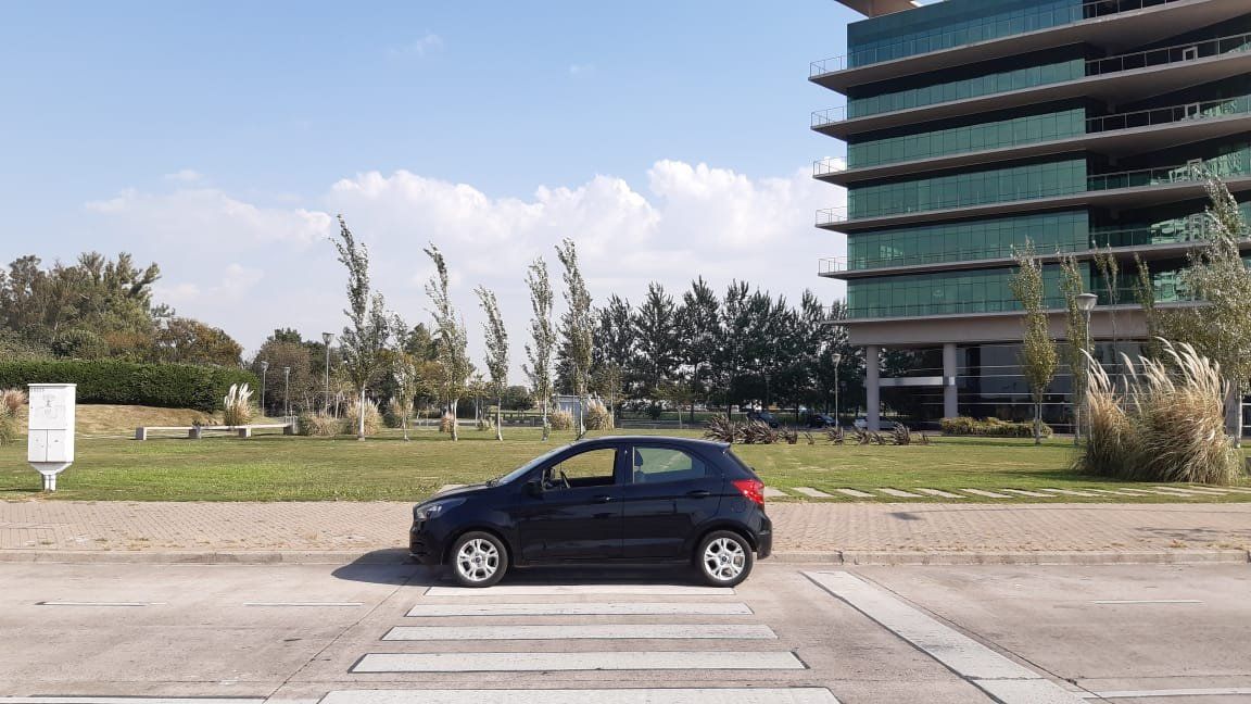 La aventura de cruzar, por una buena causa, una ciudad dormida y en cuarentena