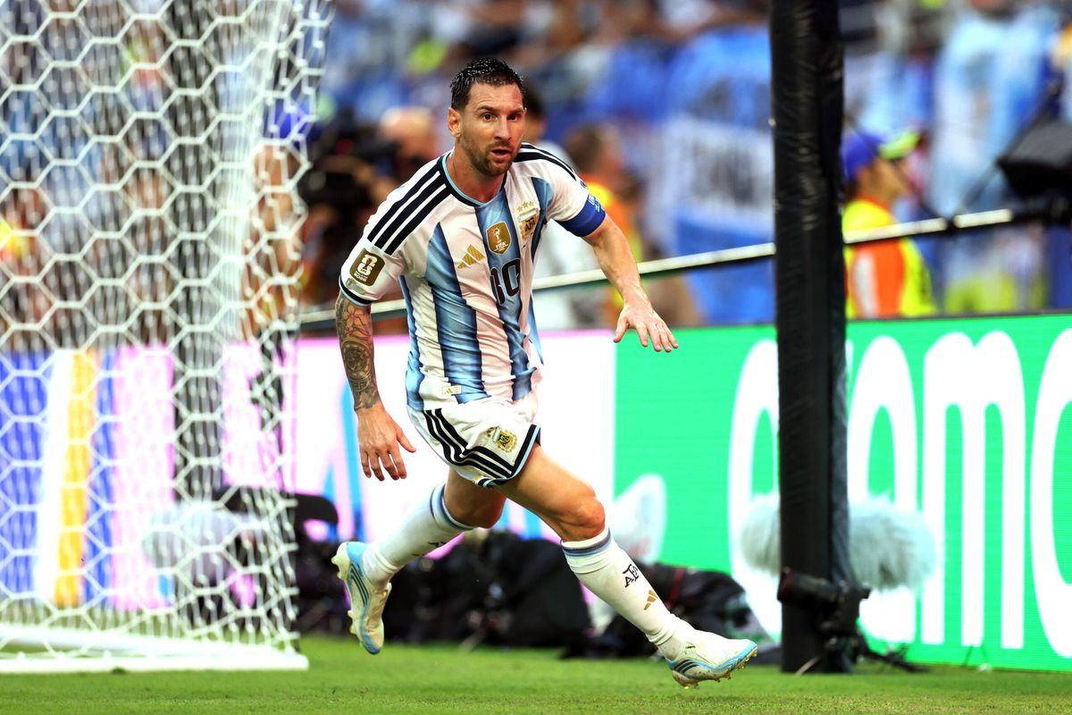 Messi participó directamente de los tres goles de argentina. Un gol, una asistencia y un centro clave. Messi participó directamente de los tres goles de argentina. Un gol, una asistencia y un centro clave.