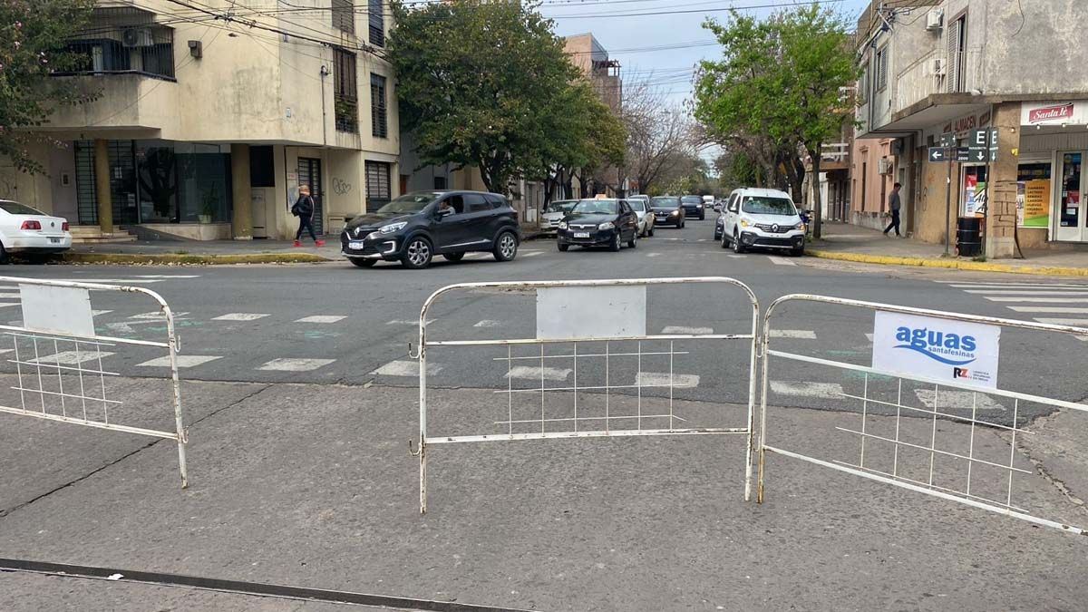 Este lunes por la mañana se registró un corte de tránsito en Alvear al 3300 en la ciudad de Santa Fe.