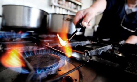 El reclamo de Santa Fe busca que el menor costo del gas nacional se refleje en la tarifa que pagan usuarios e industrias.