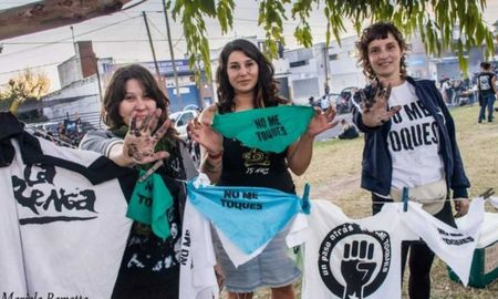 El grupo Un paso atrás, no me toques dirá presente en el show de La Renga. El grupo Un paso atrás, no me toques dirá presente en el show de La Renga.