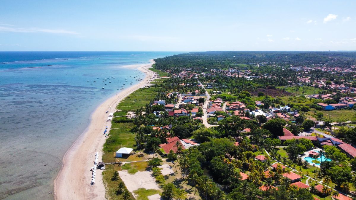 La Ruta Ecológica de Alagoas mantiene leyes estrictas contra la urbanización masiva, lo que permite que las playas de São Miguel dos Milagres conserven su aspecto virgen y salvaje. La Ruta Ecológica de Alagoas mantiene leyes estrictas contra la urbanización masiva, lo que permite que las playas de São Miguel dos Milagres conserven su aspecto virgen y salvaje.