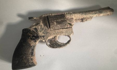Así quedó el arma luego del primer peritaje de la policía. Así quedó el arma luego del primer peritaje de la policía.