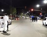 El policía divisó a cuatro delincuentes que intentaban entrar a un heladería en Ramos Mejía. En el medio del tiroteo, recibió balazos en el pecho. El policía divisó a cuatro delincuentes que intentaban entrar a un heladería en Ramos Mejía. En el medio del tiroteo, recibió balazos en el pecho.