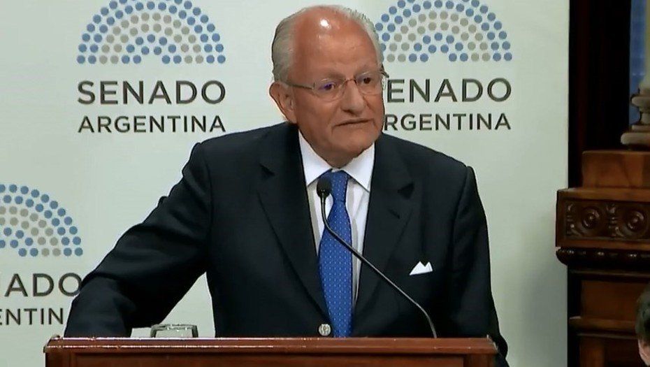 Abel Albino rechazó que el preservativo prevenga el SIDA