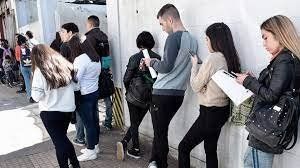 Más de 1,5 millones de personas buscan trabajo activamente y no lo consiguen. . Más de 1,5 millones de personas buscan trabajo activamente y no lo consiguen. .