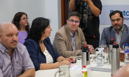 Este viernes se realizará un nuevo encuentro paritario entre los gremios docentes y el Gobierno. Este viernes se realizará un nuevo encuentro paritario entre los gremios docentes y el Gobierno.
