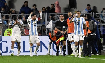 Golazo de Lionel Messi de tiro libre frente a Ecuador. Golazo de Lionel Messi de tiro libre frente a Ecuador.
