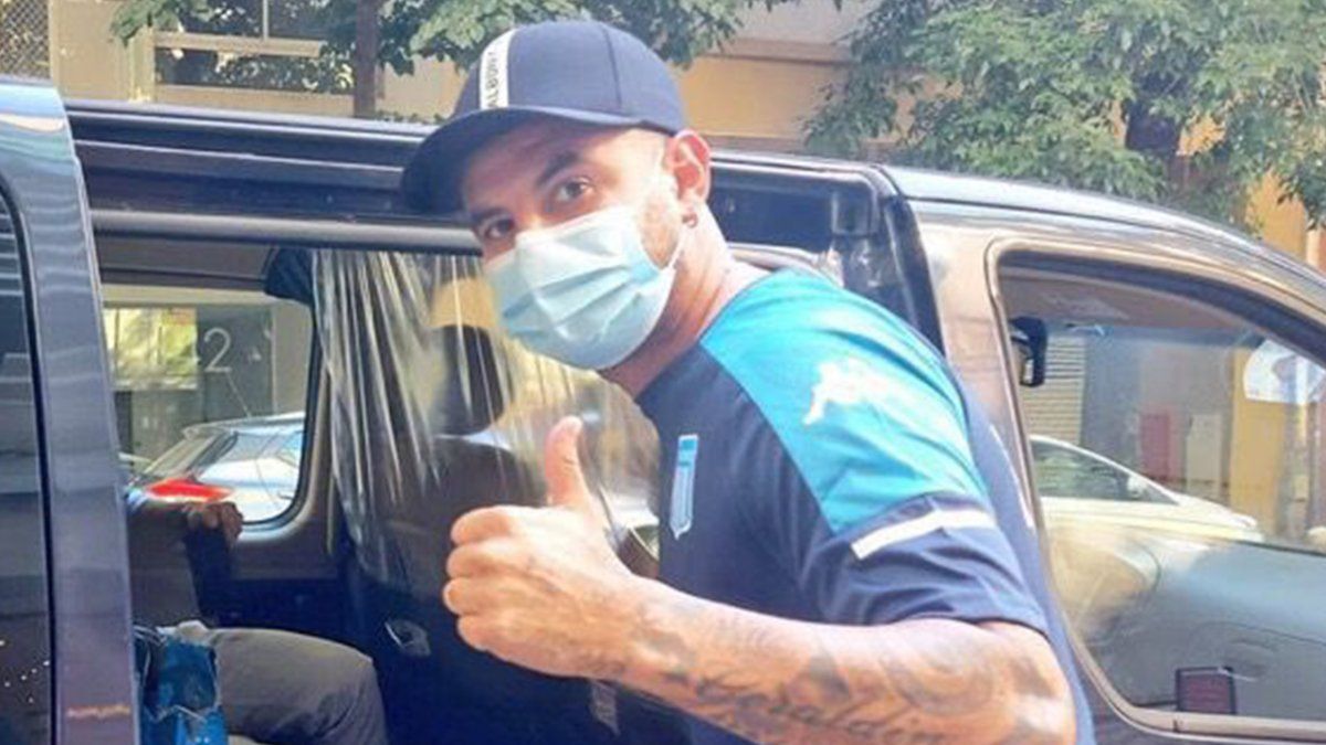 Edwin Cardona dio positivo de covid y deberá permanecer en aislamiento antes de sumarse a la pretemporada de Racing.