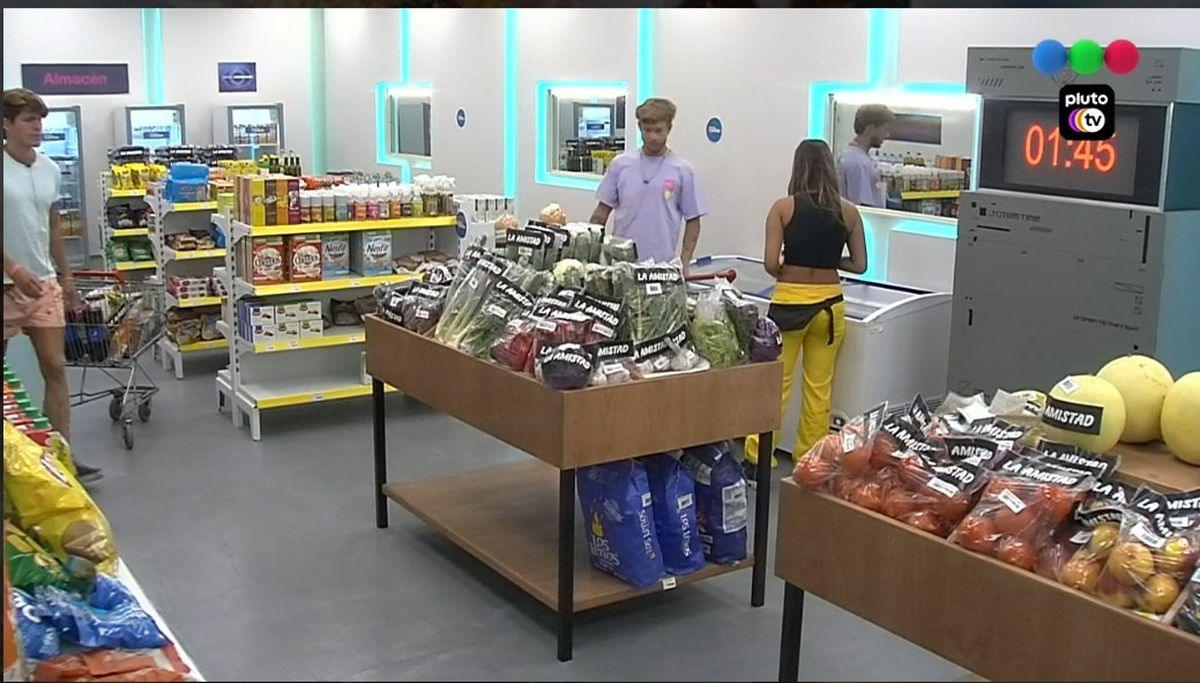 Nacho, Marcos y Julieta celebraron la salida de Romina Uhrig de una insólita manera.
