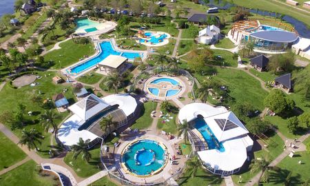 La provincia de Entre Ríos concentra la mayor cantidad de parques termales del país, diseñados específicamente con sectores de juegos y toboganes para el público infantil. La provincia de Entre Ríos concentra la mayor cantidad de parques termales del país, diseñados específicamente con sectores de juegos y toboganes para el público infantil.
