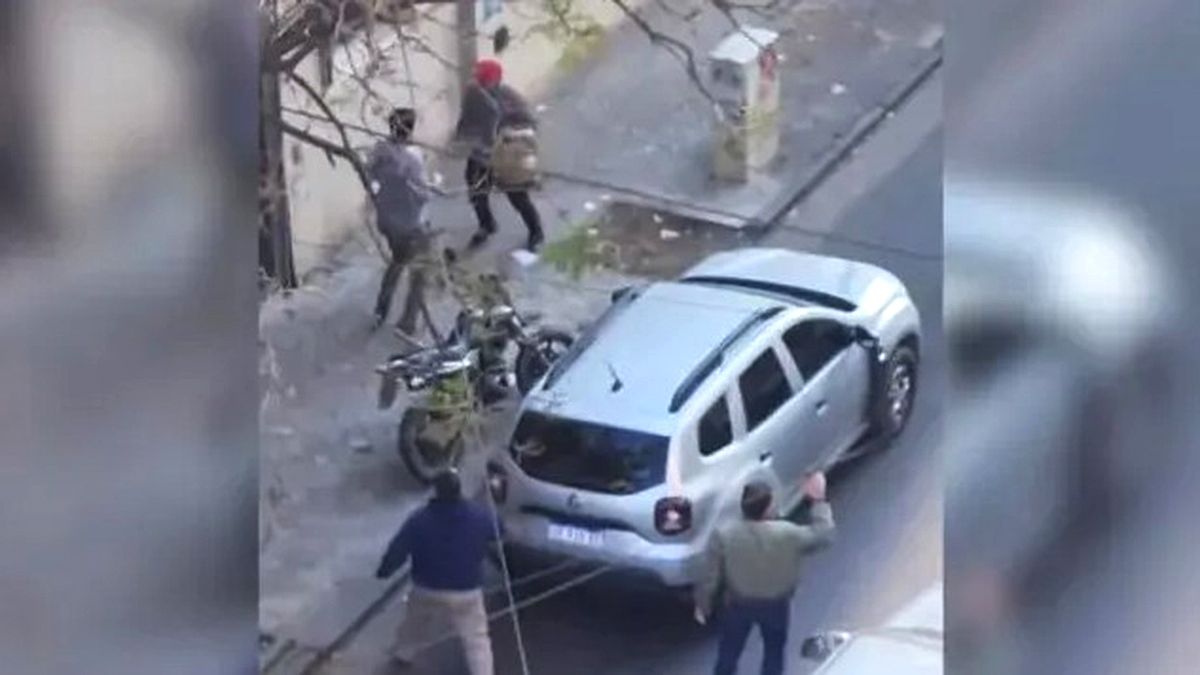 La escena final quedó grabada por vecinos de la cuadra, en Oroño y Urquiza. La escena final quedó grabada por vecinos de la cuadra, en Oroño y Urquiza.