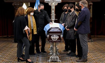 El velatorio de Alcira Argumedo se realizó en el Salón de Pasos Perdidos. El velatorio de Alcira Argumedo se realizó en el Salón de Pasos Perdidos.