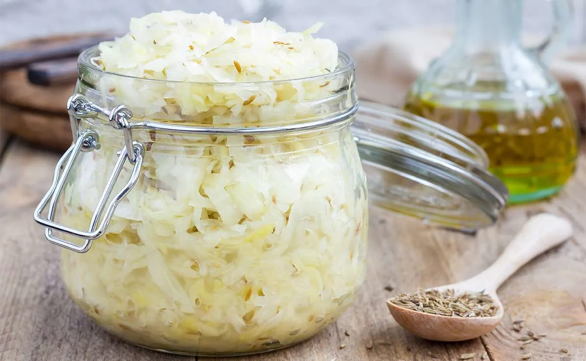 El chucrut es una fermentación muy fácil de hacer en casa, ya que lleva pocos ingredientes. El chucrut es una fermentación muy fácil de hacer en casa, ya que lleva pocos ingredientes.