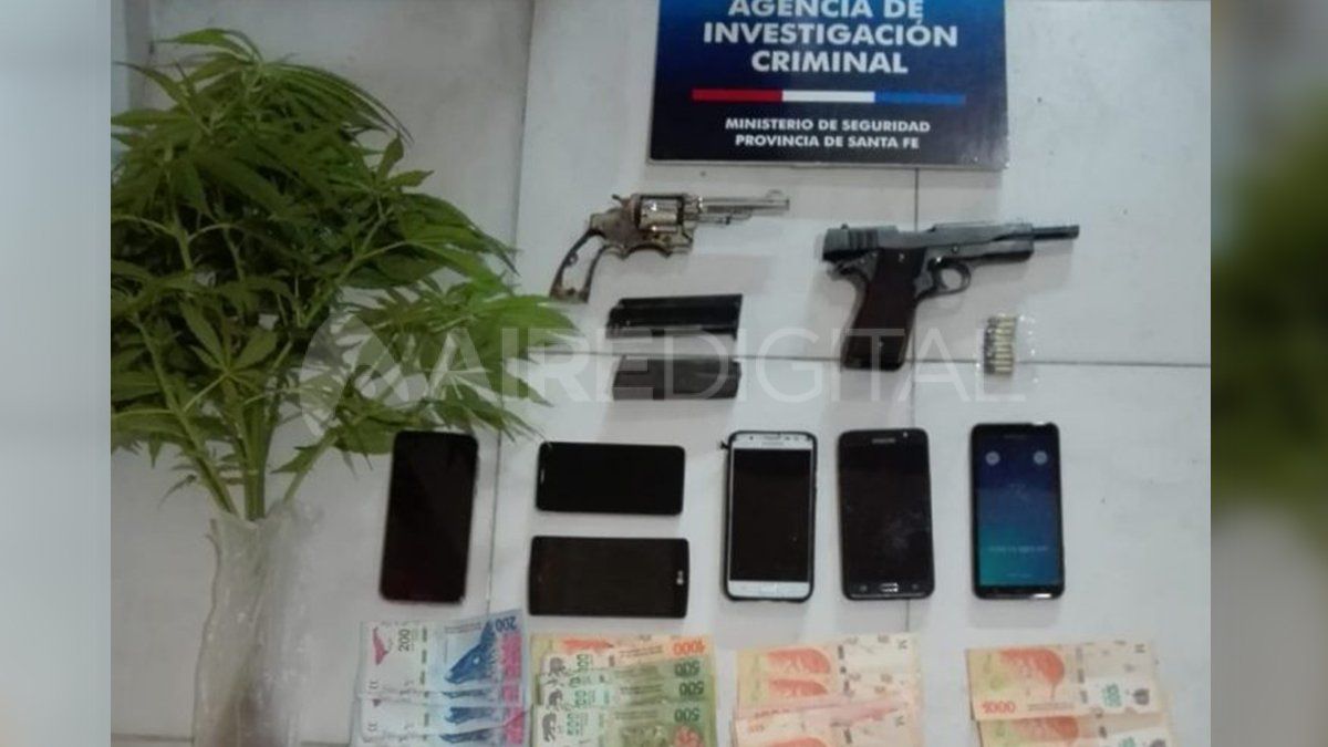 Una planta de marihuana, teléfonos celulares y $52.670, fueron secuestrados del domicilio donde residía Babijezuk.