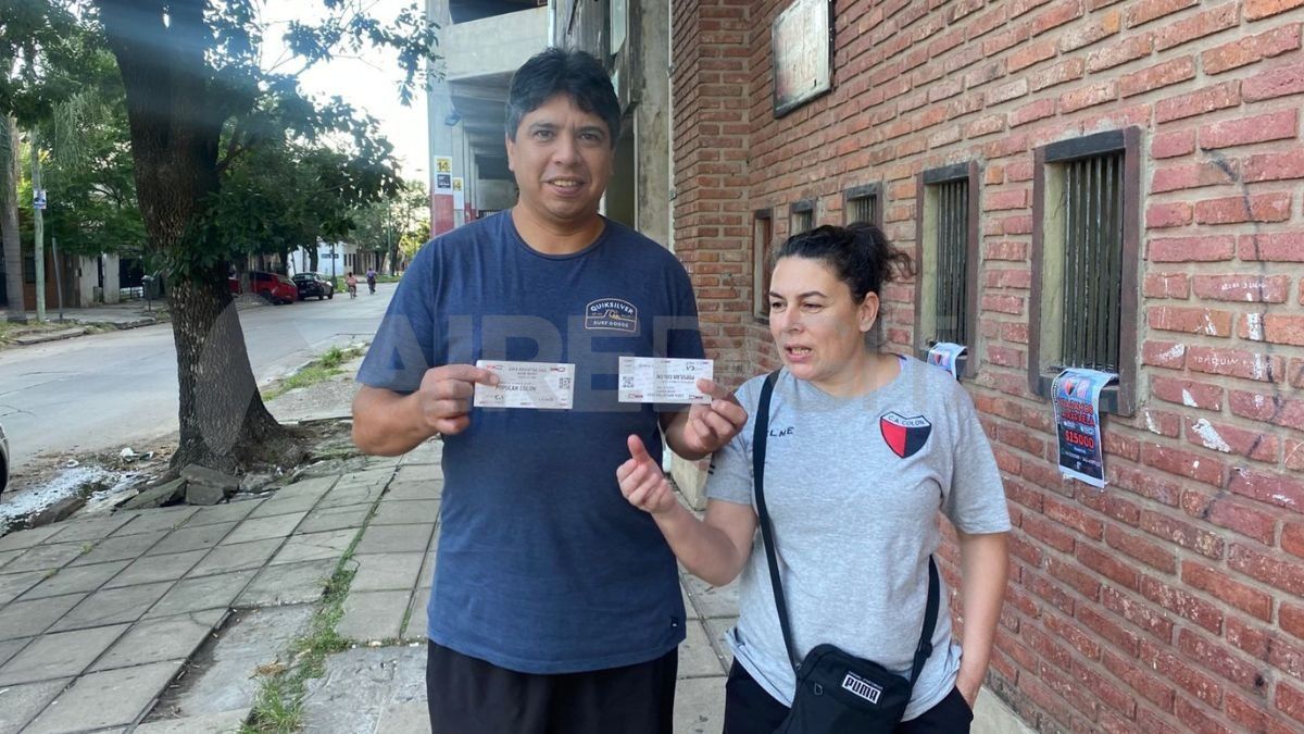 Durante el martes se vendieron 1200 entradas para las cabeceras que utilizarán los hinchas de Colón. En total, están a la venta 5450. Durante el martes se vendieron 1200 entradas para las cabeceras que utilizarán los hinchas de Colón. En total, están a la venta 5450.
