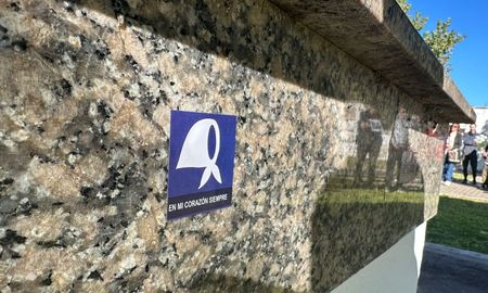 En el Cementerio Municipal de Santa Fe, el acto por el 24 de marzo reunió a familiares y organizaciones en una jornada de memoria y reflexión colectiva. En el Cementerio Municipal de Santa Fe, el acto por el 24 de marzo reunió a familiares y organizaciones en una jornada de memoria y reflexión colectiva.