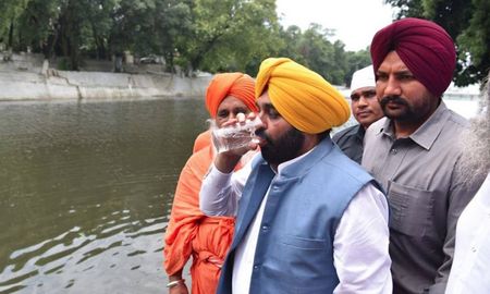 Bhagwant Mann comenzó a sentirse mal y terminó hospitalizado: los médicos diagnosticaron una infección estomacal. Bhagwant Mann comenzó a sentirse mal y terminó hospitalizado: los médicos diagnosticaron una infección estomacal.