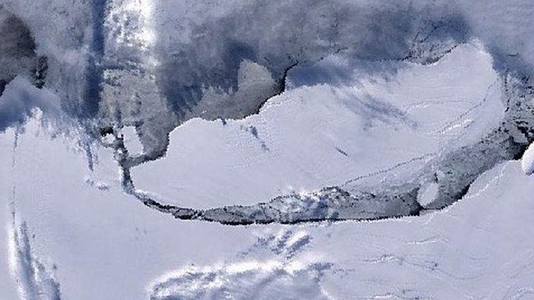 Imagen satelital del iceberg A-68, el más grande del mundo con más de 8 mil km2 (AFP)