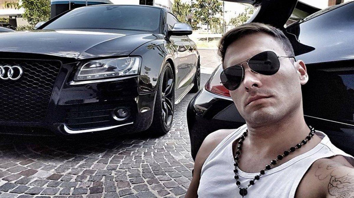 Los polémicos mensajes de excéntrico piloto sobre las muertes por droga adulterada: ¿Selección natural?