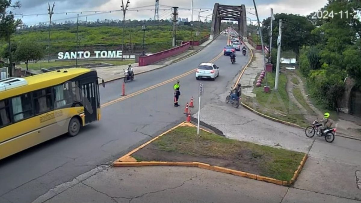 La Municipalidad de Santo Tomé implementó un nuevo operativo en el acceso al Puente Carretero para garantizar la fluidez del tránsito. 