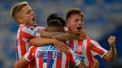 Copa Sudamericana: Unión derrotó a Emelec en Ecuador y avanzó a octavos de final