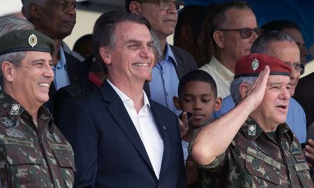Jair Bolsonaro junto a varios militares en un acto en Río de Janeiro en noviembre de 2018. Jair Bolsonaro junto a varios militares en un acto en Río de Janeiro en noviembre de 2018.