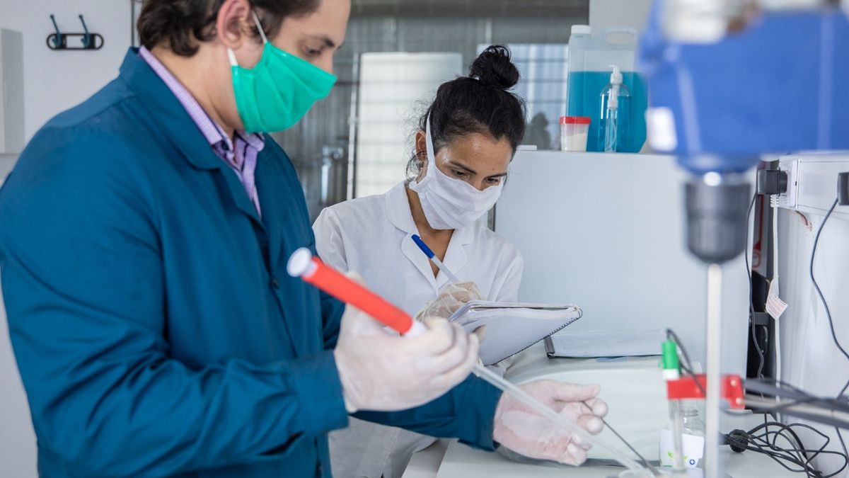 La UNL produce más de 1000 litros de alcohol en gel para la emergencia sanitaria por coronavirus